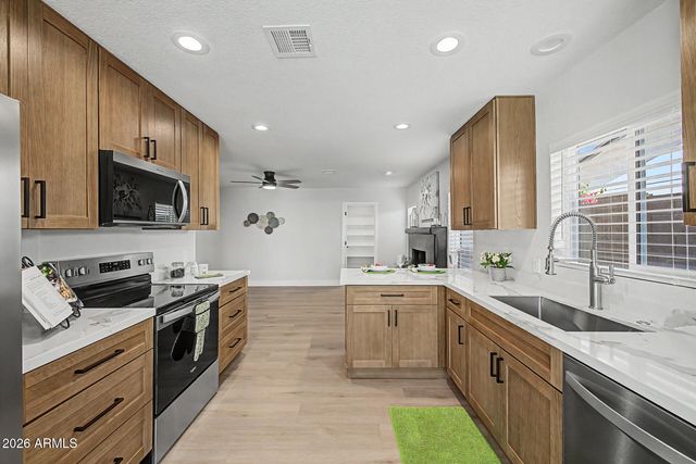 1009 W PAMPA Avenue, Mesa, AZ 85210