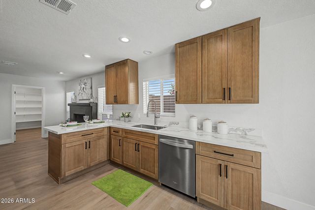 1009 W PAMPA Avenue, Mesa, AZ 85210