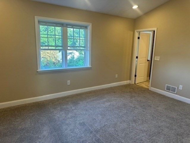 34 Carpenter Ave, Worcester, MA 01605