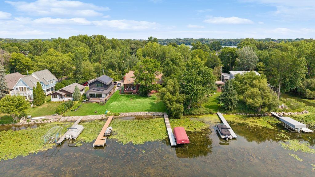 225 Peninsula Road, Medicine Lake, MN 55441 — exterior