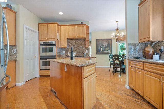 628 Stanley Ln, El Sobrante, CA 94803