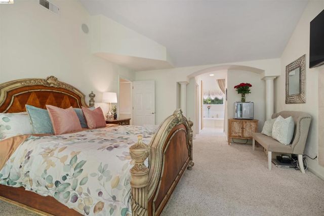 628 Stanley Ln, El Sobrante, CA 94803