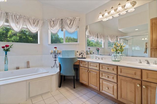 628 Stanley Ln, El Sobrante, CA 94803