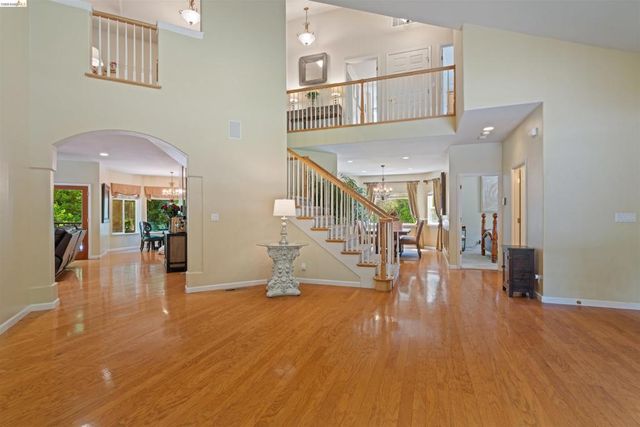 628 Stanley Ln, El Sobrante, CA 94803