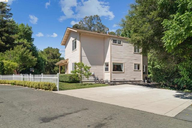 628 Stanley Ln, El Sobrante, CA 94803