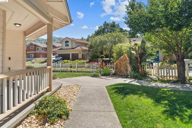 628 Stanley Ln, El Sobrante, CA 94803