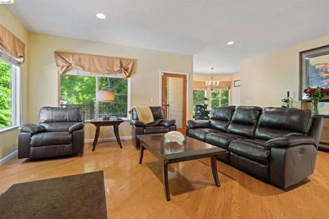 628 Stanley Ln, El Sobrante, CA 94803