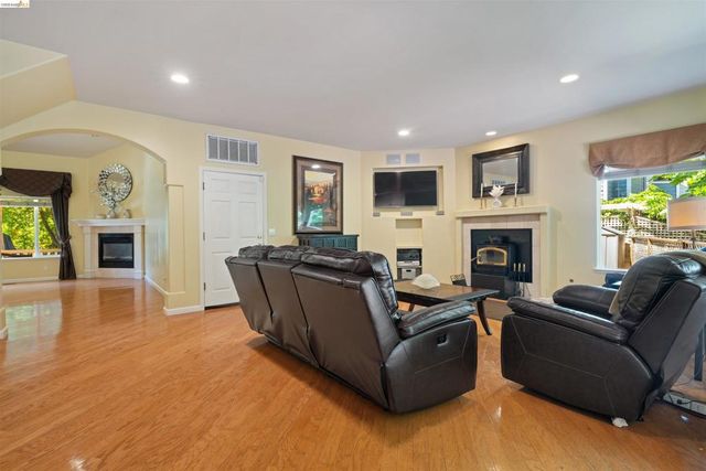 628 Stanley Ln, El Sobrante, CA 94803