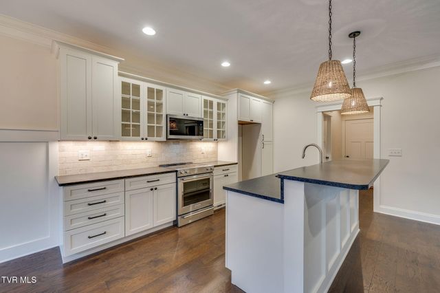 303 Azure Landing, Jonesborough, TN 37659