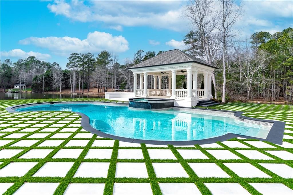 Image 100 of property listing at 10450 Belladrum, Alpharetta, GA 30022