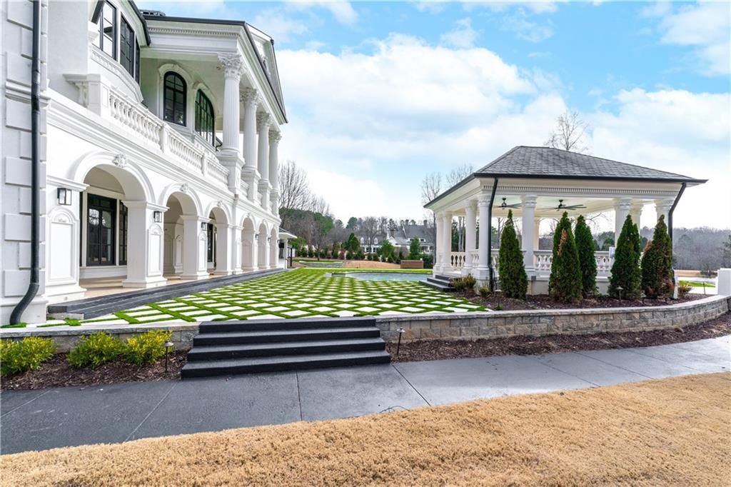 Image 101 of property listing at 10450 Belladrum, Alpharetta, GA 30022