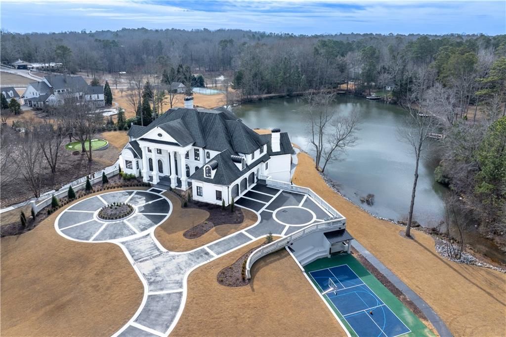 Image 11 of property listing at 10450 Belladrum, Alpharetta, GA 30022