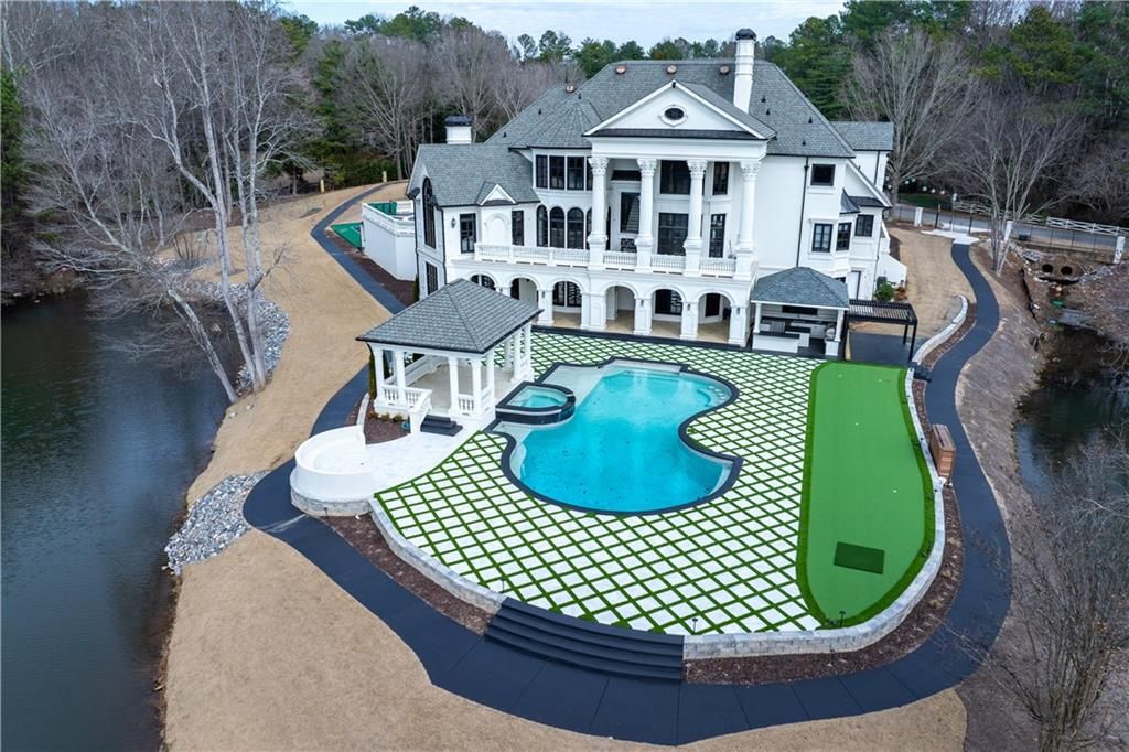 Image 12 of property listing at 10450 Belladrum, Alpharetta, GA 30022