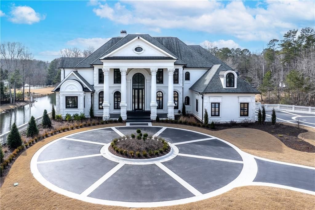 Image 3 of property listing at 10450 Belladrum, Alpharetta, GA 30022