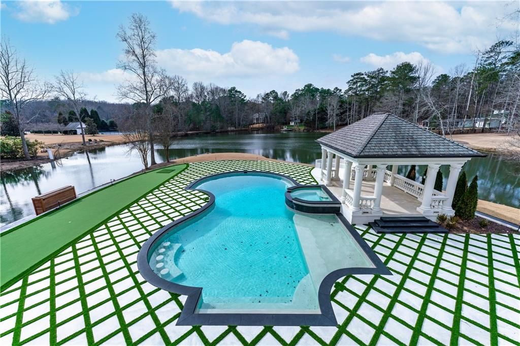 Image 5 of property listing at 10450 Belladrum, Alpharetta, GA 30022