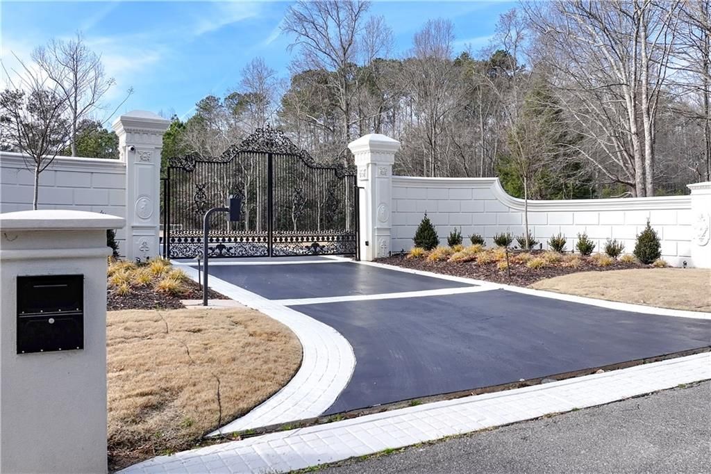 Image 9 of property listing at 10450 Belladrum, Alpharetta, GA 30022