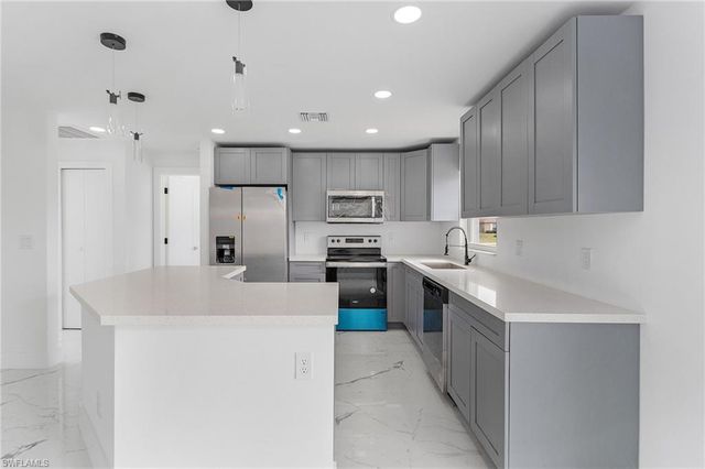 2505 39th ST SW, Lehigh Acres, FL 33976