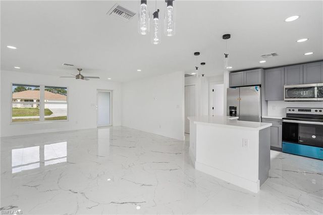 2505 39th ST SW, Lehigh Acres, FL 33976