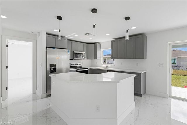 2505 39th ST SW, Lehigh Acres, FL 33976