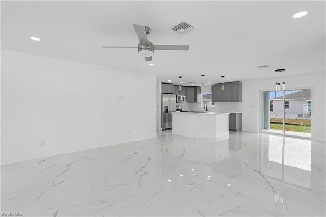 2505 39th ST SW, Lehigh Acres, FL 33976