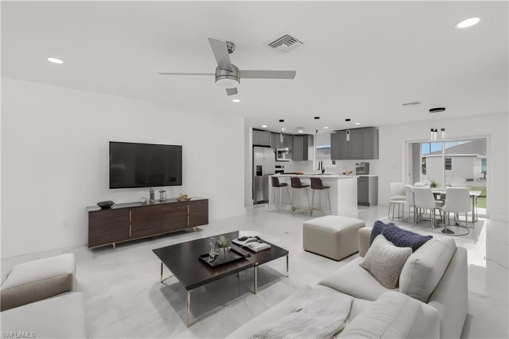 2505 39th ST SW, Lehigh Acres, FL 33976