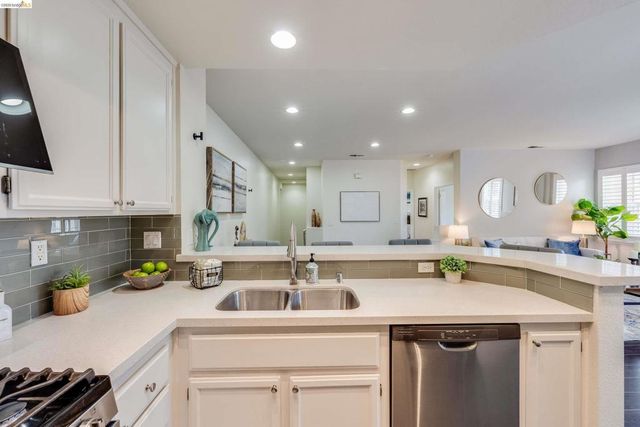 2146 2146 Sand Dollar Dr, Richmond, CA 94804