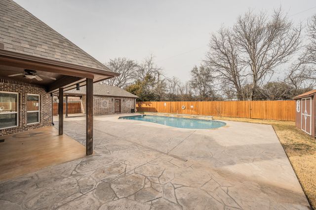 405 Edgewood Terrace, Boyd, TX 76023