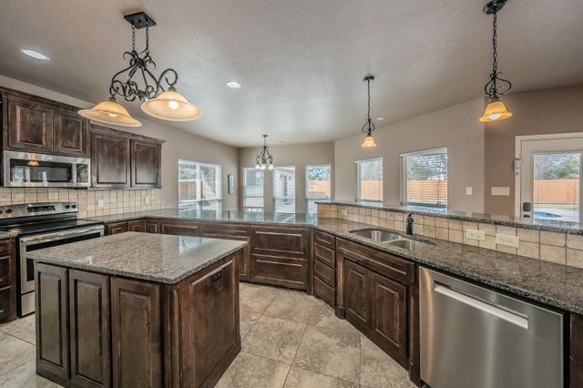 405 Edgewood Terrace, Boyd, TX 76023