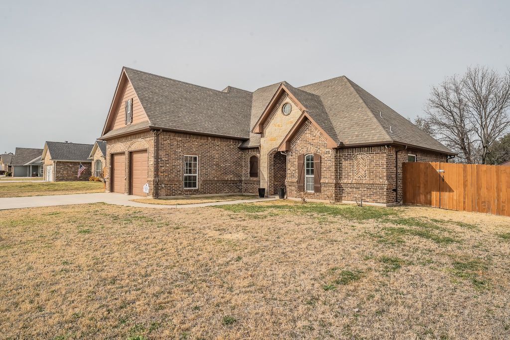 405 Edgewood Terrace, Boyd, TX 76023