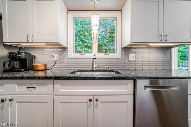 427 Armour Road, Avon Lake, OH 44012
