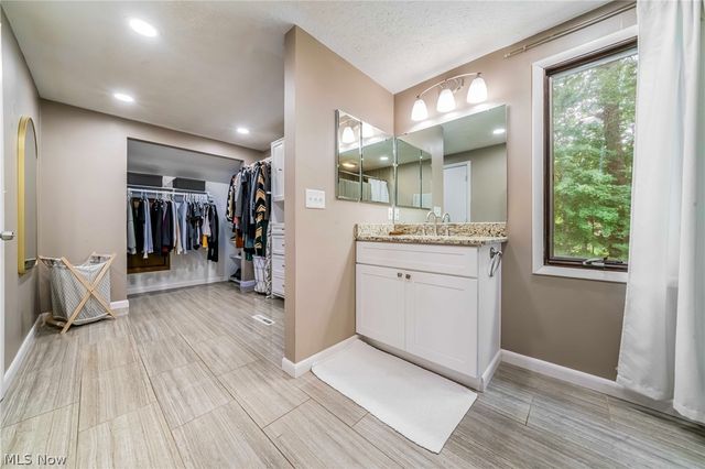 427 Armour Road, Avon Lake, OH 44012