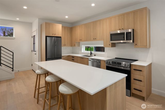 503 S Henderson Street, Seattle, WA 98108