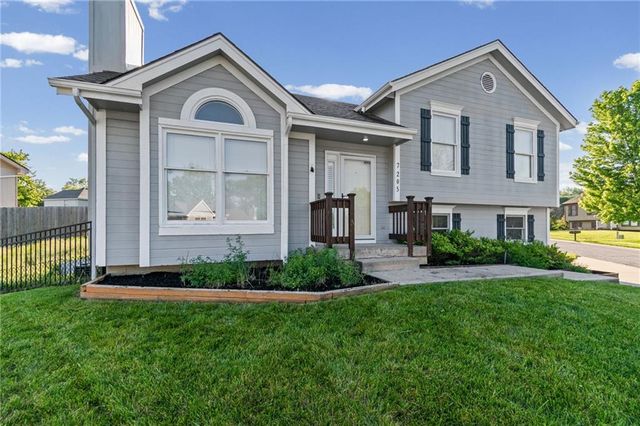 7205 N Hickory Street, Kansas City, MO 64118