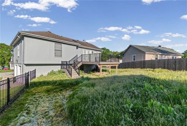 7205 N Hickory Street, Kansas City, MO 64118