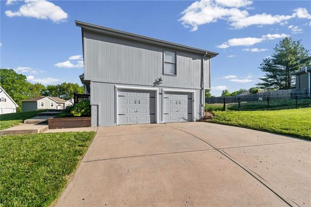 7205 N Hickory Street, Kansas City, MO 64118