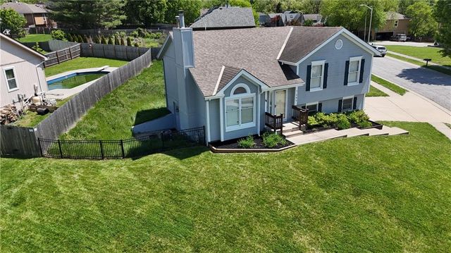 7205 N Hickory Street, Kansas City, MO 64118