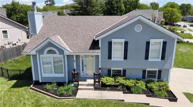 7205 N Hickory Street, Kansas City, MO 64118