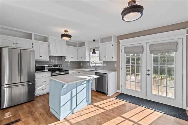 7205 N Hickory Street, Kansas City, MO 64118