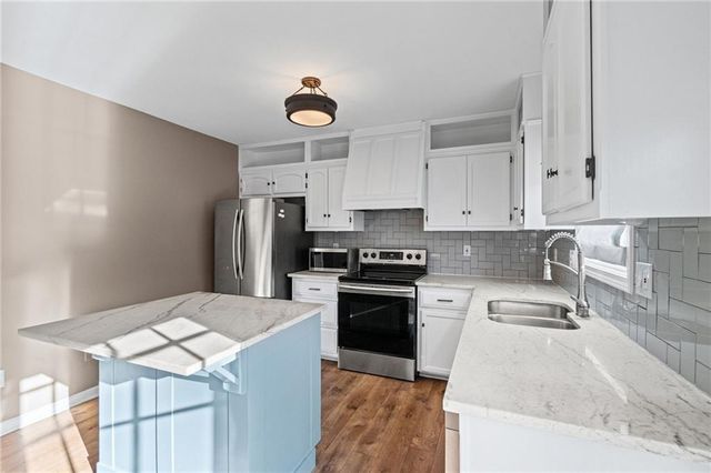 7205 N Hickory Street, Kansas City, MO 64118