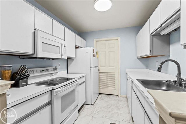 56588 Scotland Boulevard, Shelby Twp, MI 48316