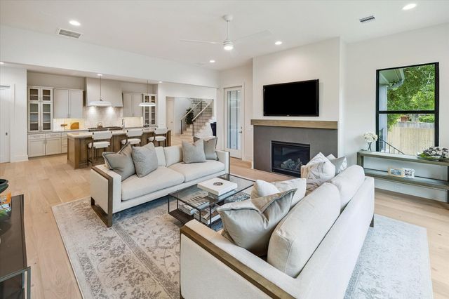 2203 Cheshire Lane, Houston, TX 77018
