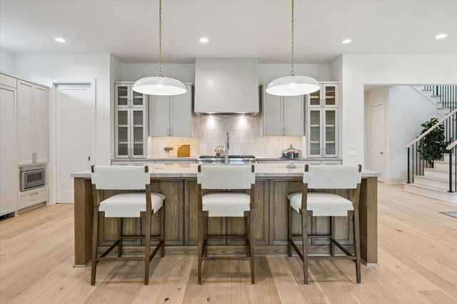 2203 Cheshire Lane, Houston, TX 77018