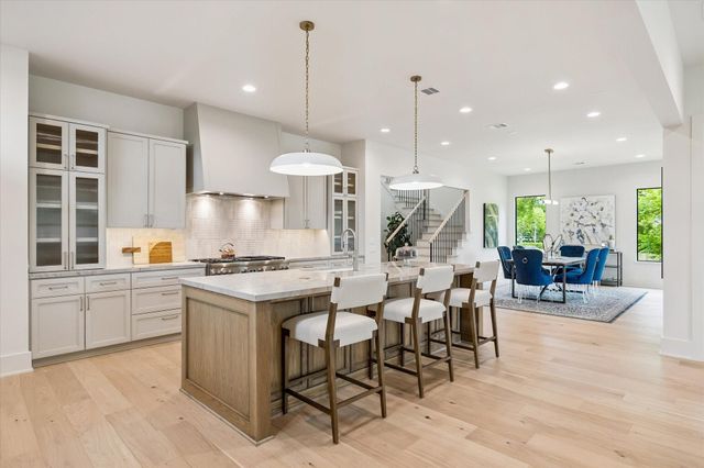 2203 Cheshire Lane, Houston, TX 77018