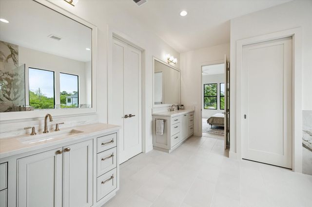 2203 Cheshire Lane, Houston, TX 77018