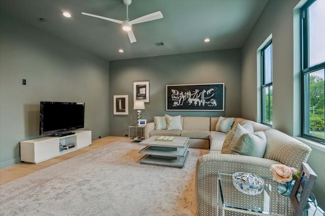 2203 Cheshire Lane, Houston, TX 77018