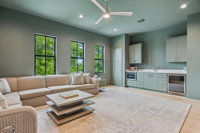 2203 Cheshire Lane, Houston, TX 77018