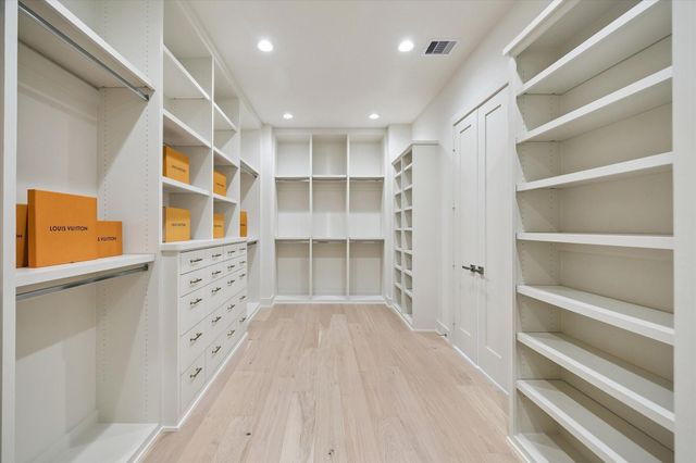 2203 Cheshire Lane, Houston, TX 77018
