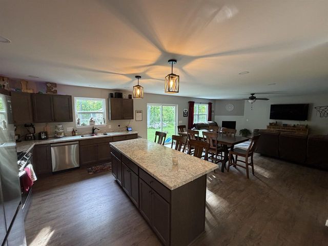 530 WOODLAND CIRCLE, Waupaca, WI 54981