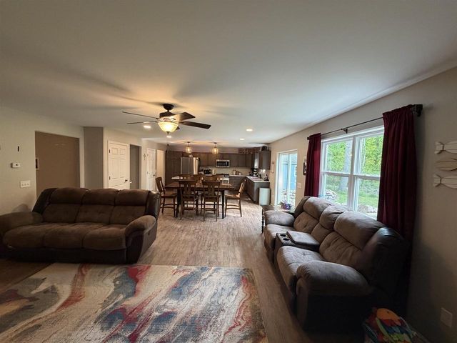 530 WOODLAND CIRCLE, Waupaca, WI 54981