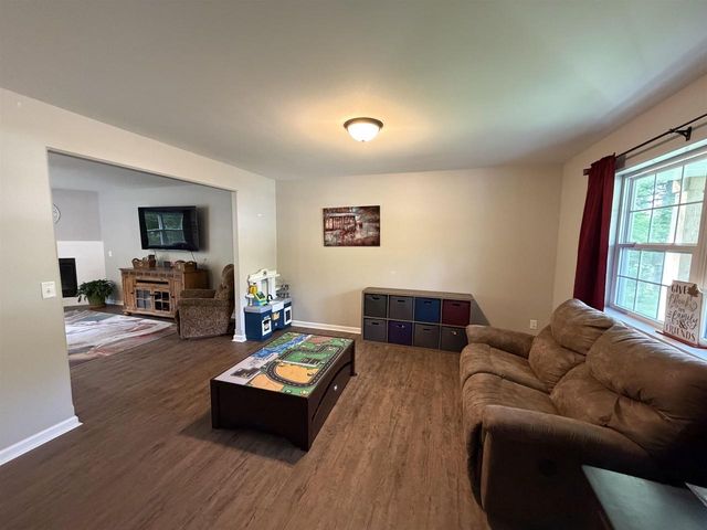 530 WOODLAND CIRCLE, Waupaca, WI 54981